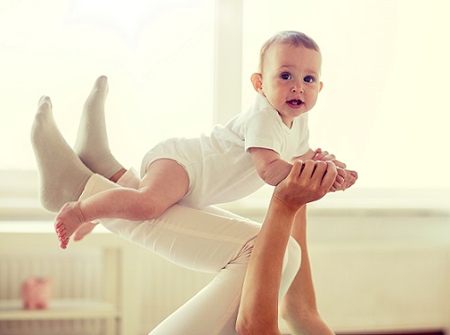 8个多月宝宝不会爬是发育迟缓吗?什么是发育迟缓？